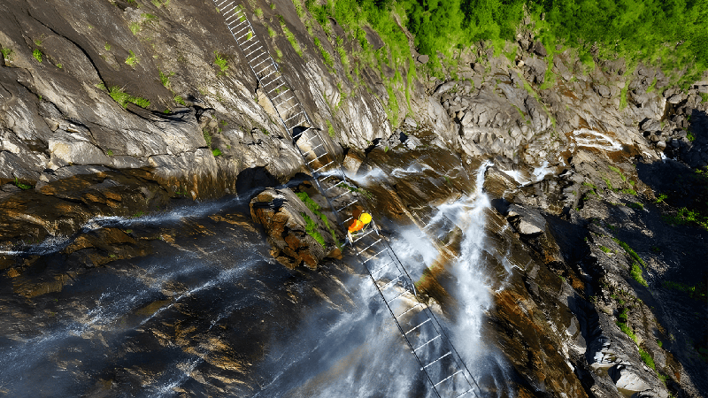 Conquering the adventurous peak of Do Quyen waterfall 2 days 1 night (2)